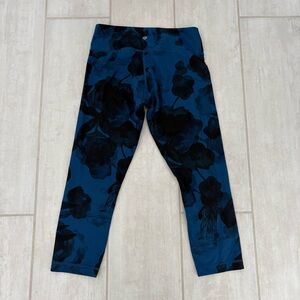 Lululemon Blue & Black Cropped Leggings, Size 6